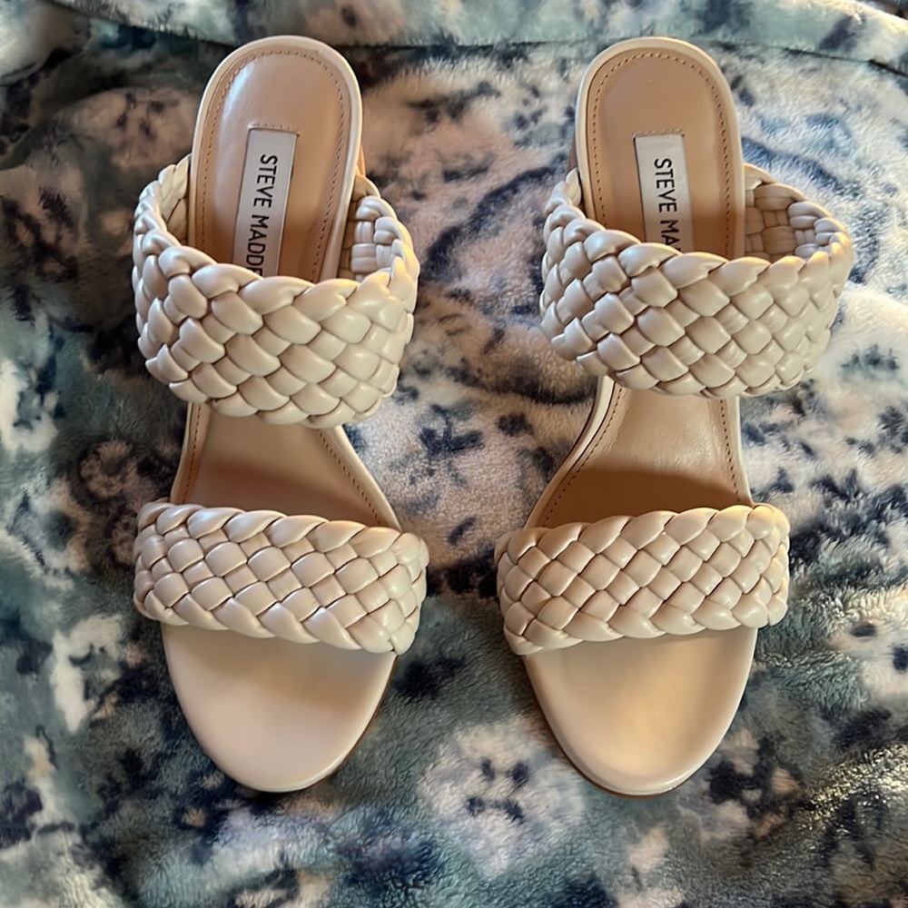 Beige Steve Madden sandals
